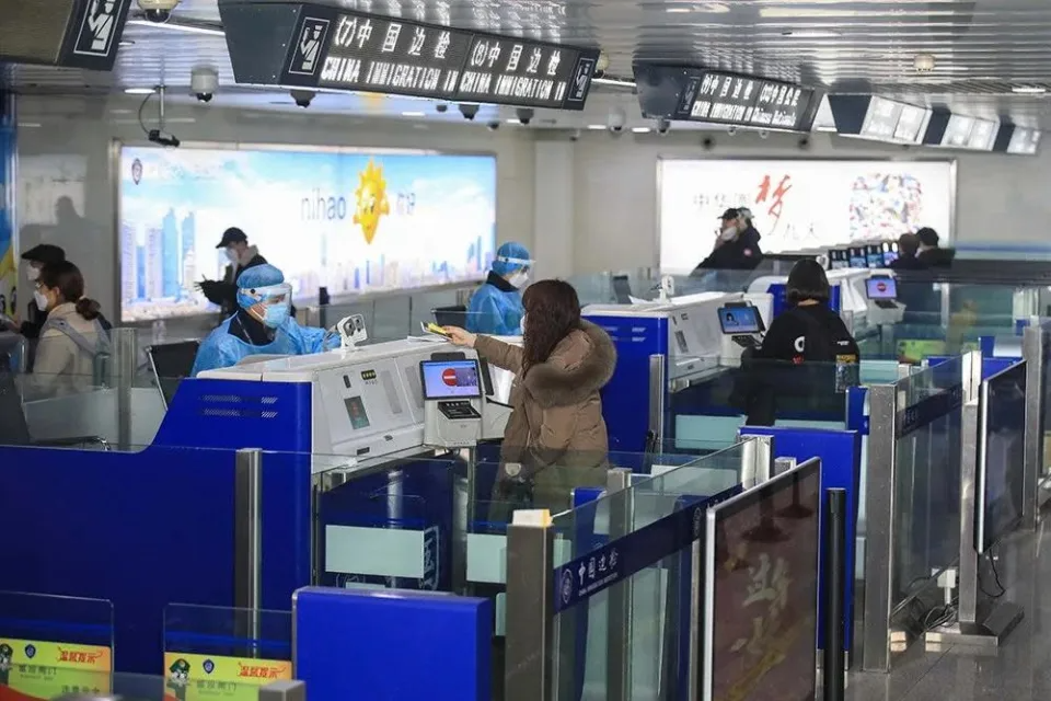 內(nèi)地入境隔離或?qū)⒎艑挘?+3」改「2+5」？