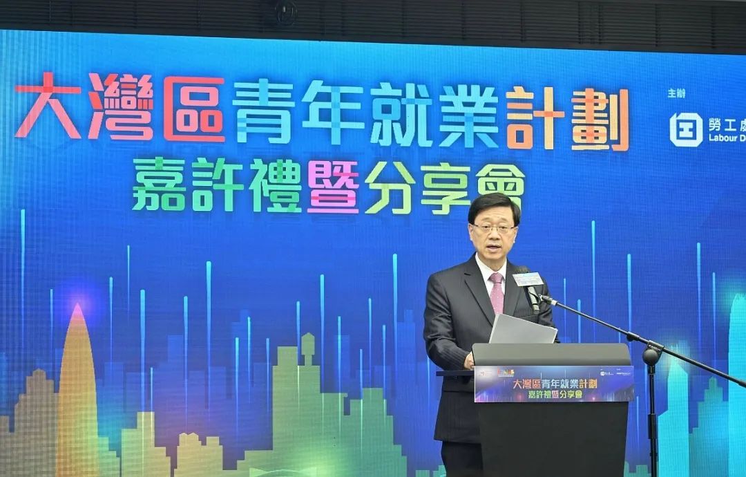 「雙份」薪資，擁有香港身份的青年太吃香！